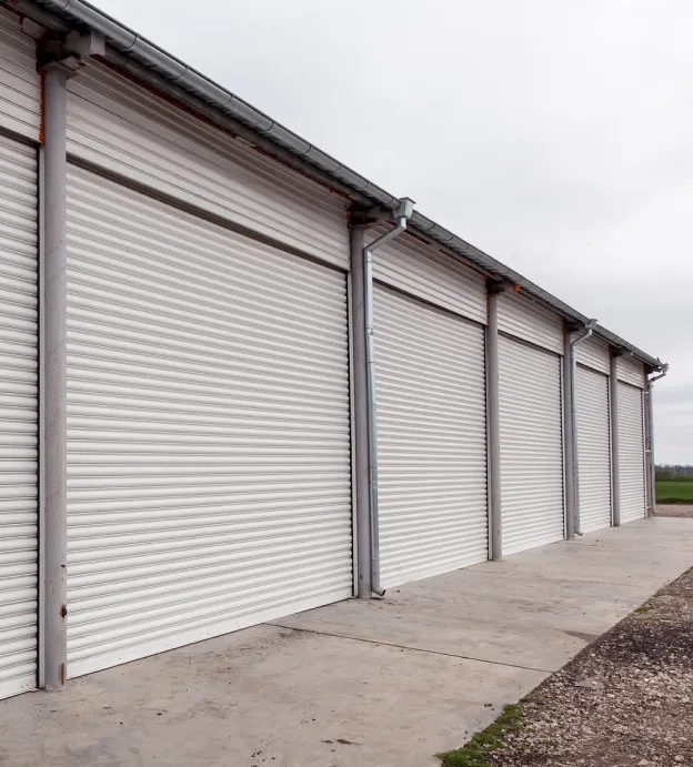 porte de garge à Saint-Germain-du-Puy près de Bourges dans le Cher 18